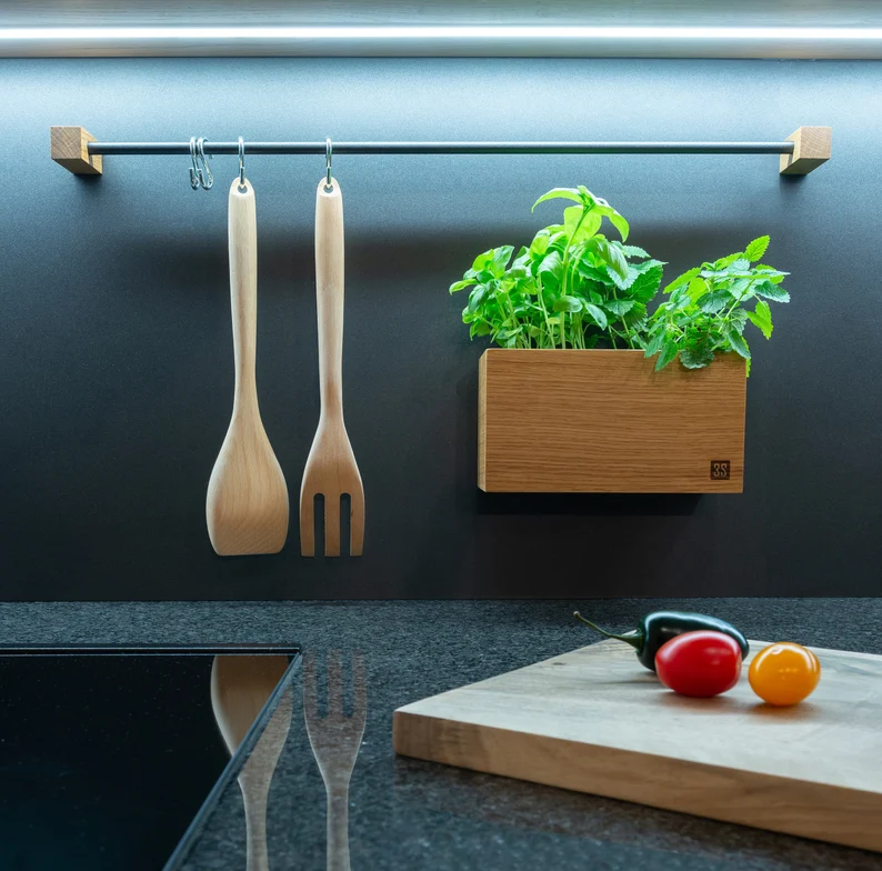 Wooden-planter-for-Wall-Mounted